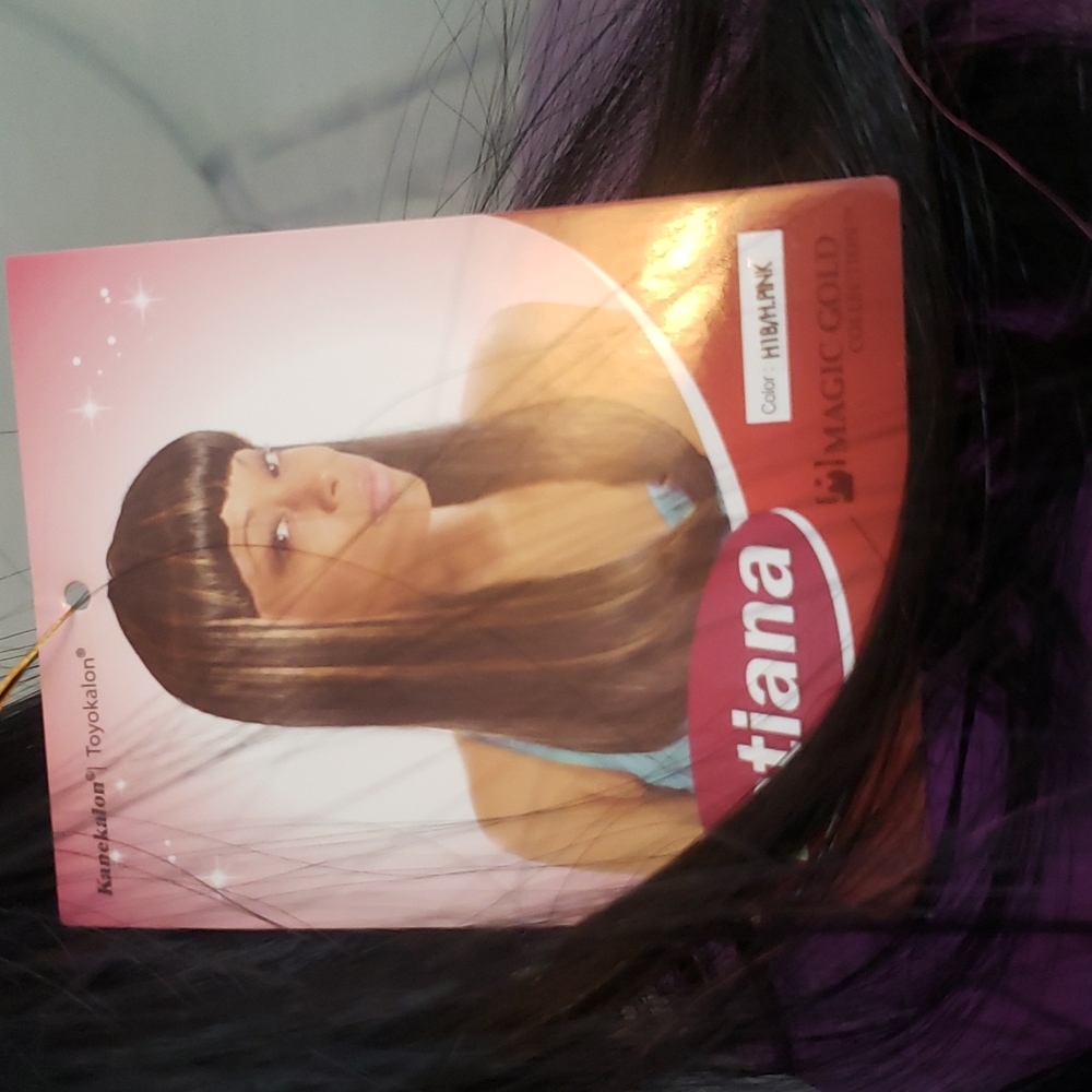Wig - Picture 2 of 8